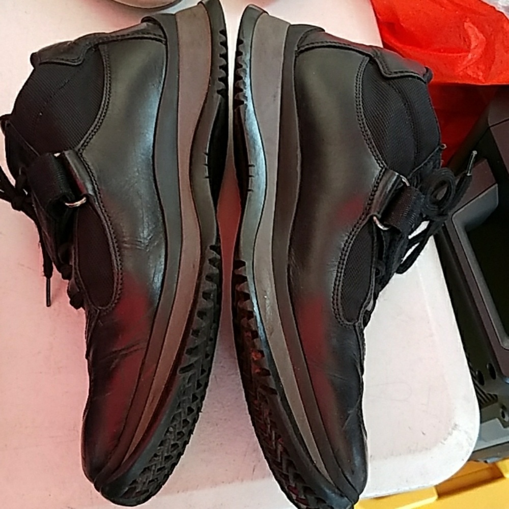 Prada - Picture 2 of 3